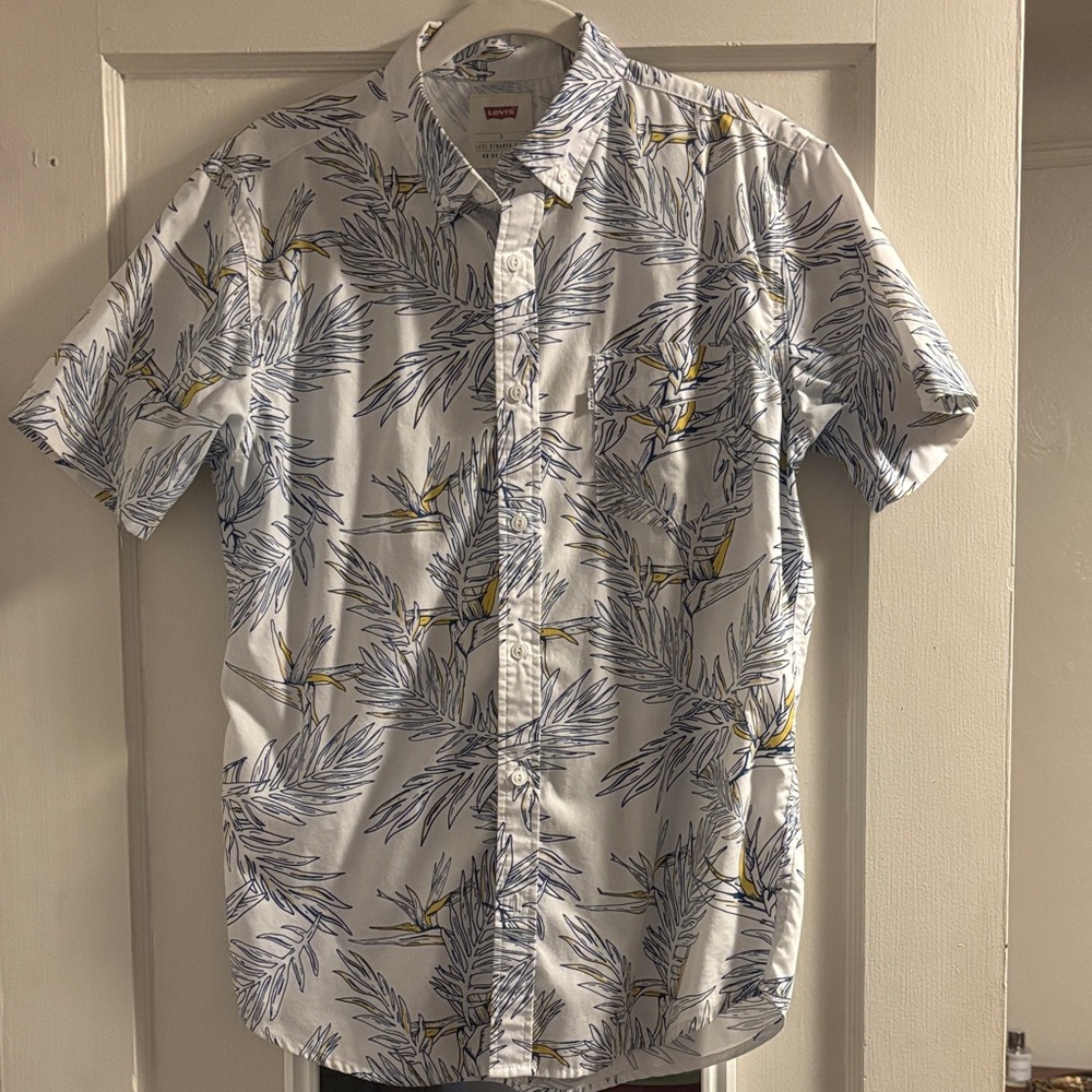 Levi’s bird of paradise resort wear short-sleeve button down